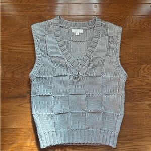Light Grey Knit Sweater Vest in Checkered Pattern